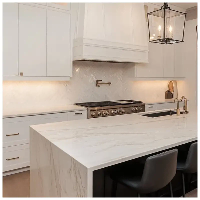 Taj Mahal Quartzite vs. Engineered Quartz: Den ultimative holdbarhedstest